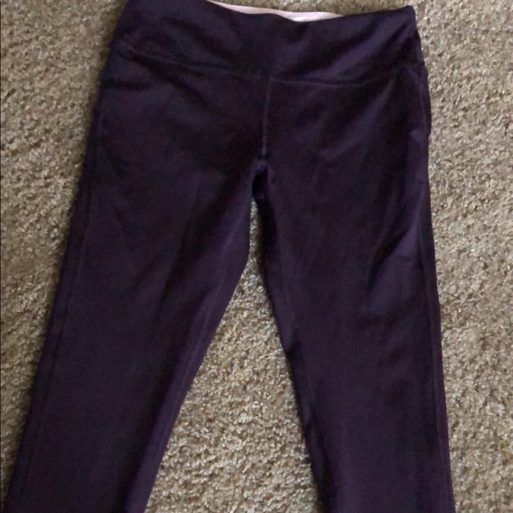 Women’s small Capri exercising pants.